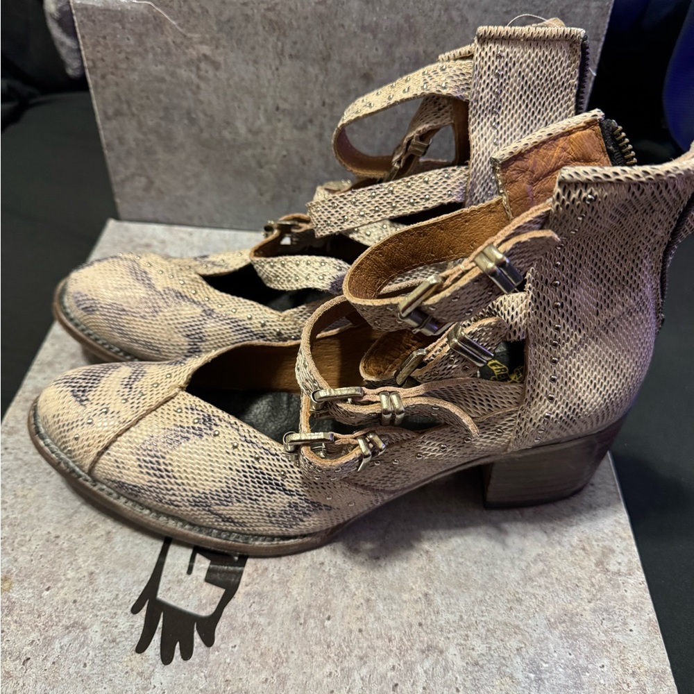 Western shoes barely worn